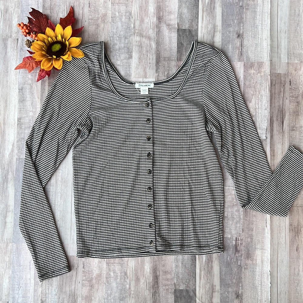 Billabong Women’s Ribbed button down top